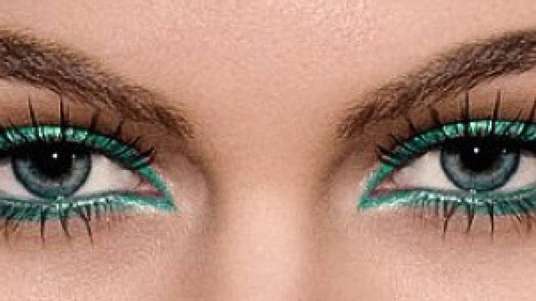 Video tutorials: Rocking coloured eyeliners Video tutorials: Rocking coloured eyeliners
