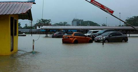 Banjir TNB Tutup Beberapa Pencawang Elektrik Di Rantau Panjang