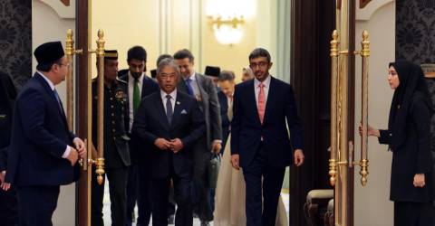 King Visits Prophet Muhammads Grave Raudhah In Madinah