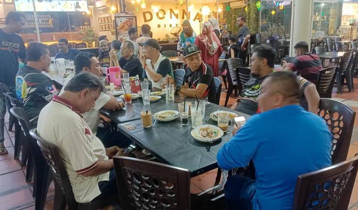 The proposal by CAP to regulate the operating hours of 24-hour eateries was aimed at addressing obesity and discouraging late-night eating. – THESUNPIX