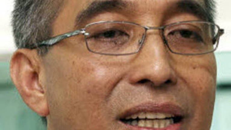 Salleh dares Dr Mahathir to become leader of the opposition