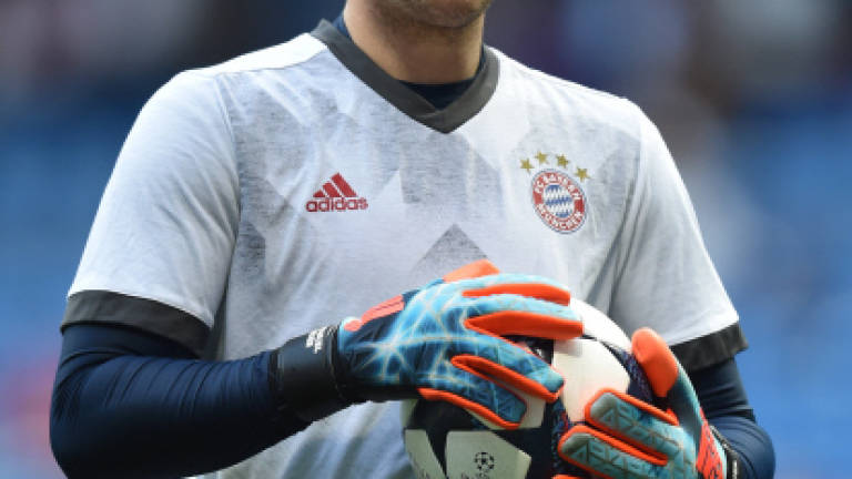 Bayern stopper Neuer could be out till March