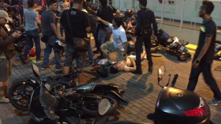 Ruckus erupts between thugs and salespeople in Low Yat [Video]