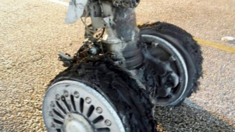 MAS aircraft tyres deflated after landing at KLIA