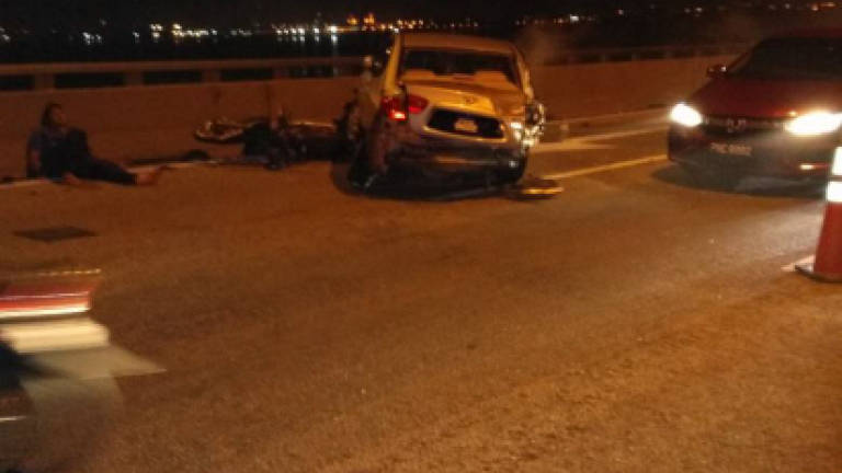 Accident brings traffic to a crawl on Penang Bridge