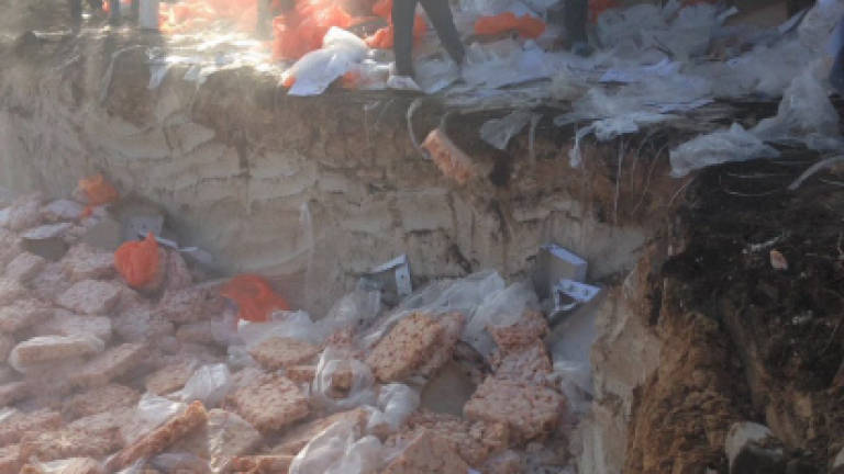 (Video) Authorities warn against consumption of disposed chicken wings