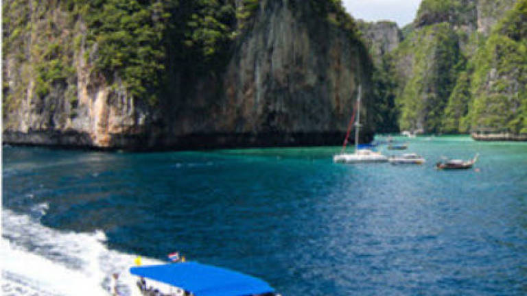 26 Chinese tourists cheat death in speedboat explosion off Krabi
