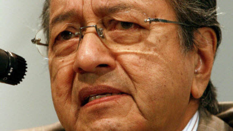 Mahathir warns Bank Negara