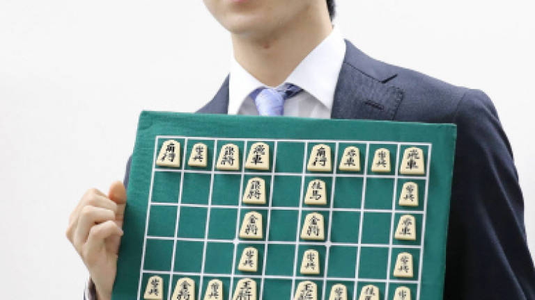 Teen prodigy awes with record Japanese chess streak