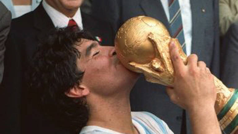 Maradona apologizes for puffing a cigar at World Cup match Maradona apologizes for puffing a cigar at World Cup match