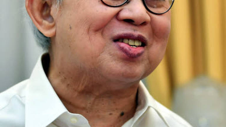 Perak Umno veterans want Tengku Razaleigh as party president