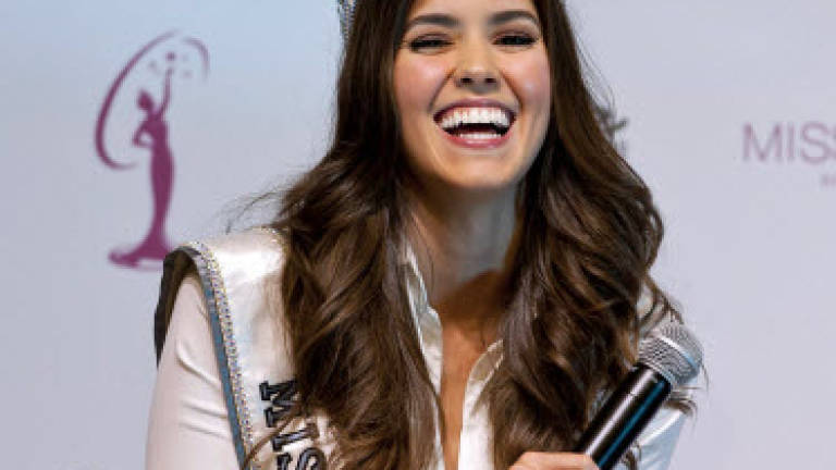 Colombian beauty queen nixes invite from FARC rebels