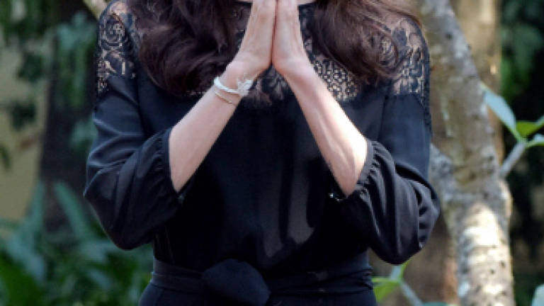 Jolie to unveil Khmer Rouge film in 'second home' Cambodia