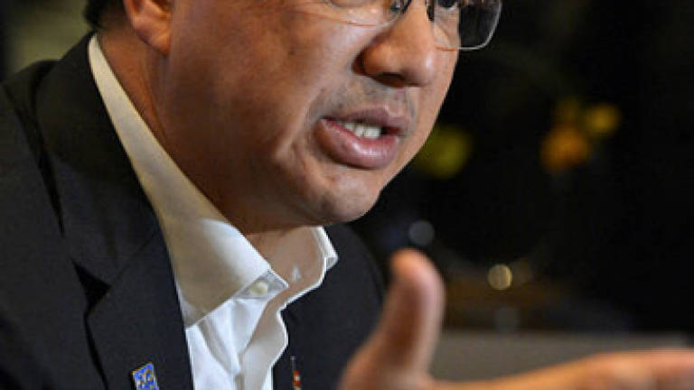 Liow asks SPAD to help expedite amending laws to monitor Uber, Grabcar