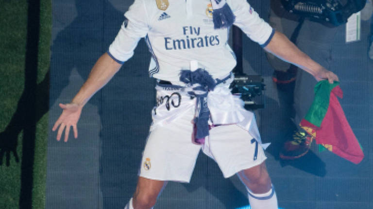 Adoring Madrid fans demand Ballon d'Or for hero Ronaldo