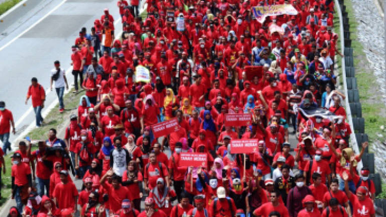 Live updates: Red shirt rally