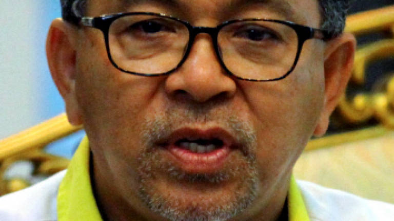 Barisan Nasional Datuk Seri Azlan Man as the Mentri Besar