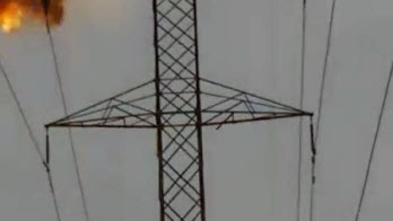 Viral video shows man being lethally electrocuted on utility pole