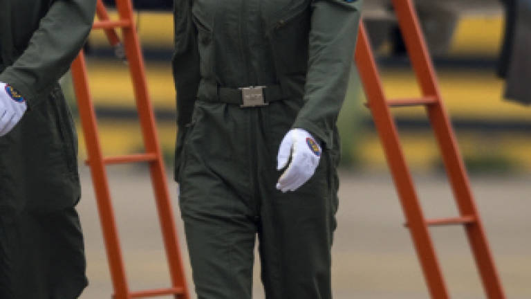 First woman to fly China's J-10 fighter killed in crash