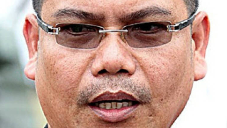 Jamal shocks Umno AGM delegates by bringing placard bearing picture of Rafizi