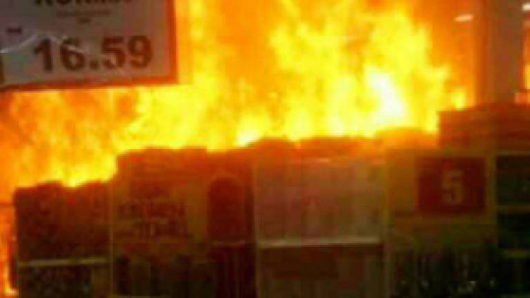 Blaze hits hypermarket in Ipoh