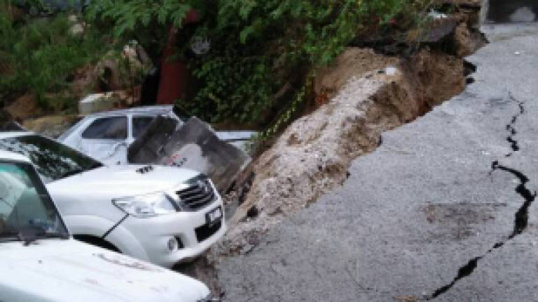Landslide damages 11 cars in Seri Kembangan