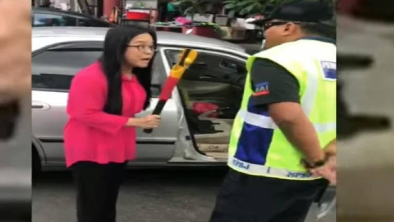 Woman threatening MPSJ officer case under police probe (Video)