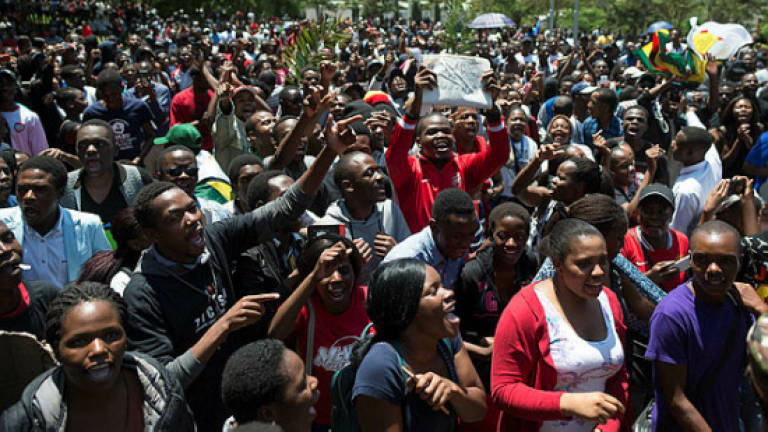 Zimbabwean students rage against defiant Mugabe