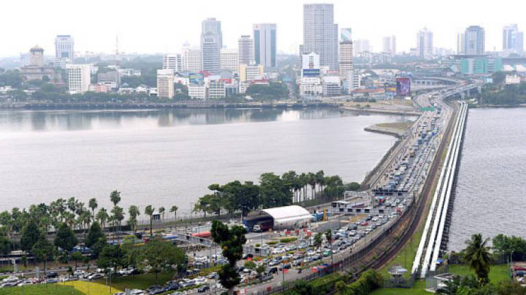 Massive jam heading to Woodlands checkpoint on second day of Raya