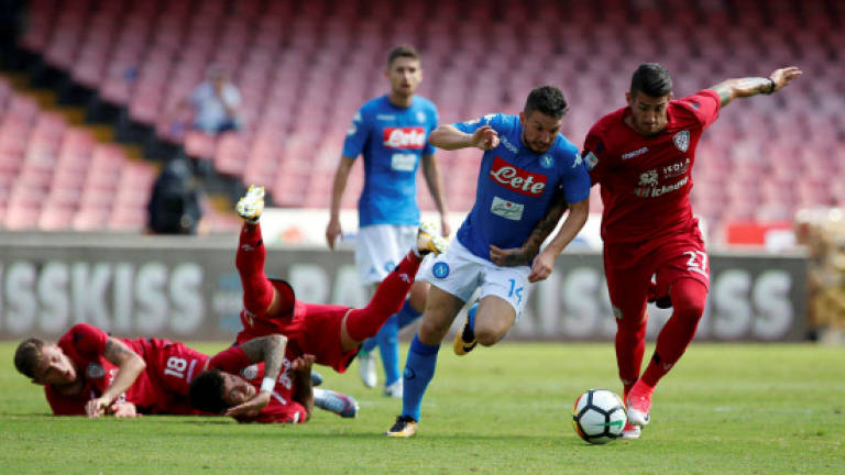 Napoli top as Atalanta fightback frustrates Juventus