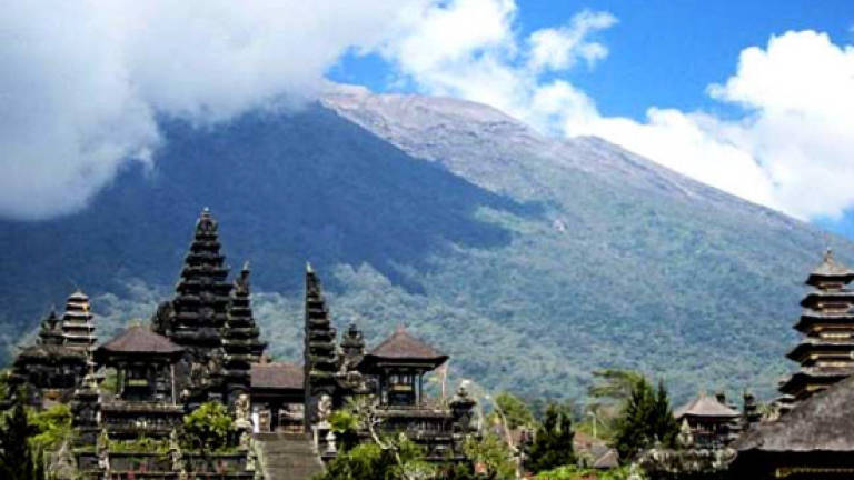 Tremors trigger fears of volcanic eruption in Bali