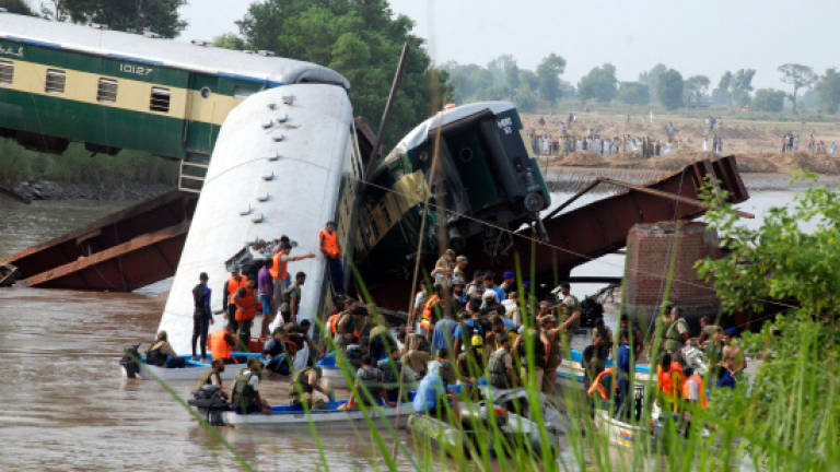 14 killed as train falls into canal in Pakistan