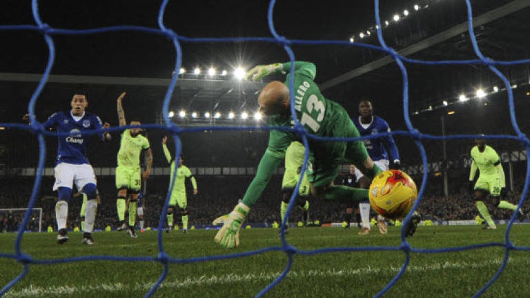 Lukaku gives Everton semi-final edge over City