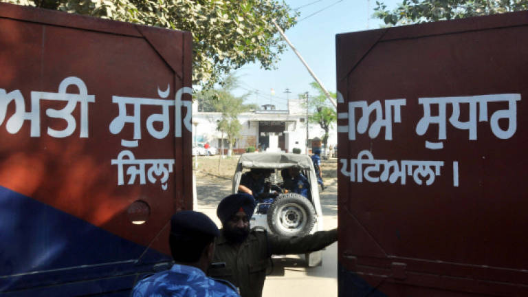 Armed men in police uniforms free five in India jailbreak