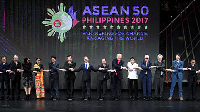 Duterte calls on Asean, dialogue partners to fight terrorism, illegal drugs
