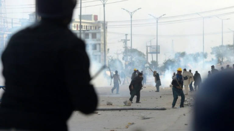 Pakistan police fire rubber bullets to disperse Islamist sit-in