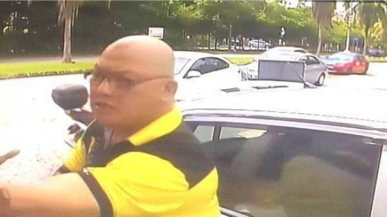 Video of security guard getting assaulted in Kajang, goes viral
