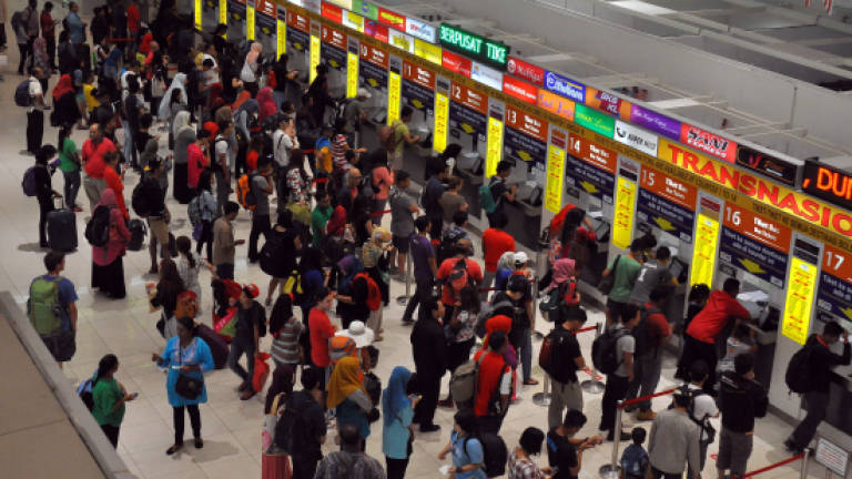 Hundreds of passengers stranded at Duta bus terminal