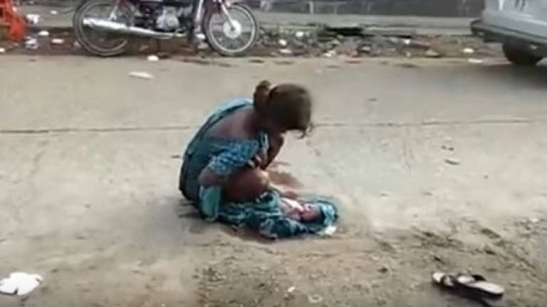 17-year-old girl delivers in street after hospital refuses to help her