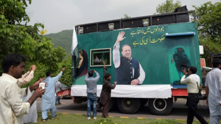 Former Pakistan PM Sharif launches defiant procession