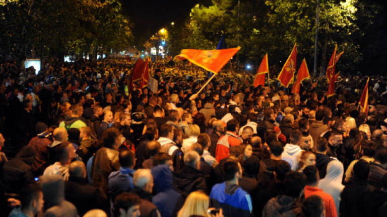 Tear gas as thousands demand Montenegro PM quits