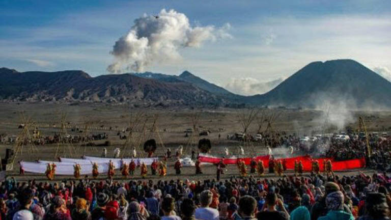 Ritual sacrifice draws crowds to Indonesia volcano