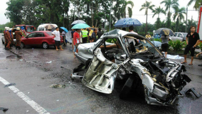 Three-vehicle collision left one dead, two injured