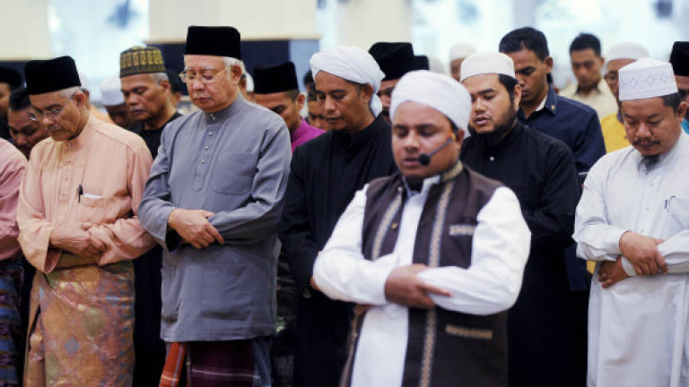 Reject anti-Islam groups, collaborators: Najib