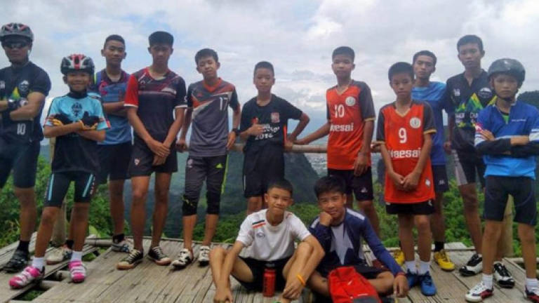 Football world hails epic rescue of young Thai footballers