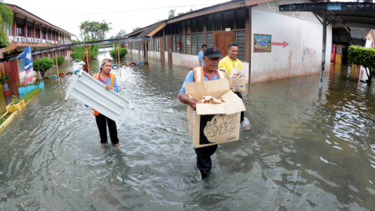 Flood victims in Terengganu drops slightly to 3,261 in the afternoon