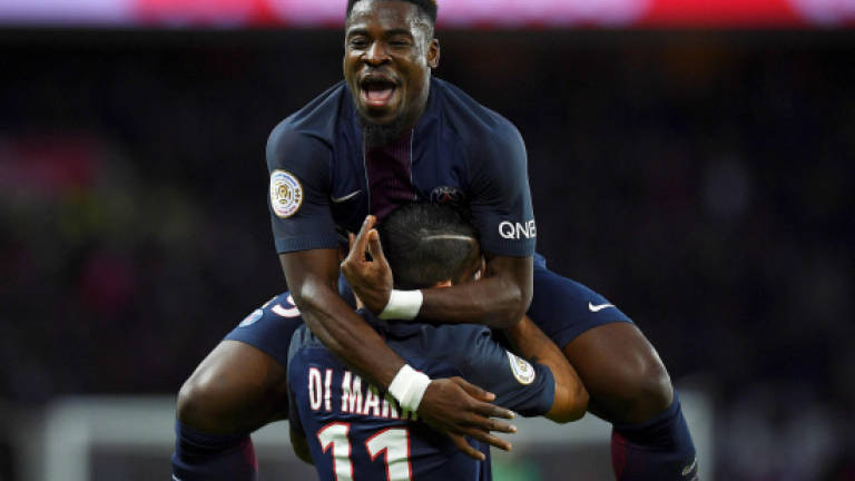 PSG defender Aurier closes in on Spurs move