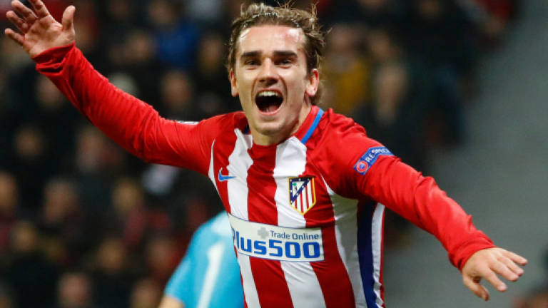 Griezmann says six out of 10 chances of United move