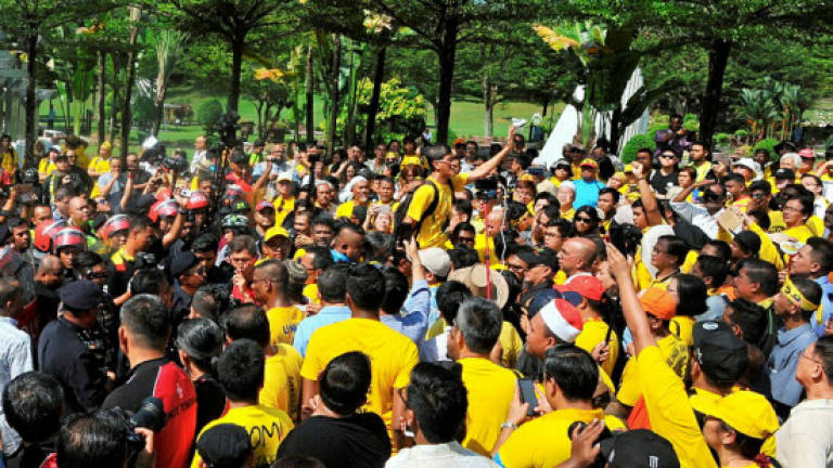 Tension at Bersih gathering in front of Parliament