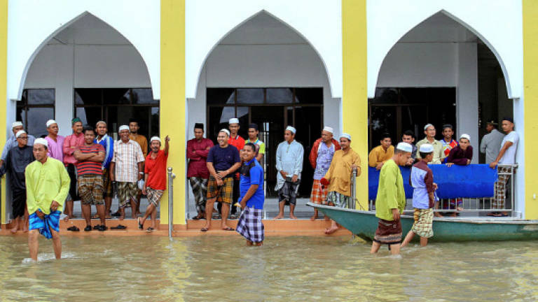 Fine weather sees drop in number of Kelantan flood evacuees